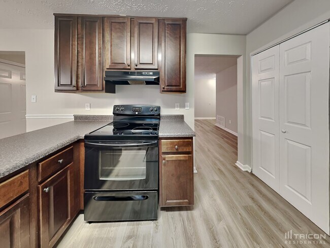 Building Photo - 40 Rosebud Ln