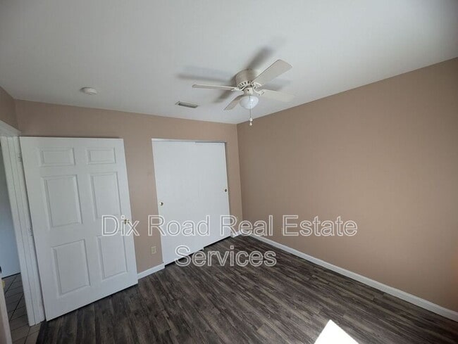 Building Photo - 8881 Davidgate Dr
