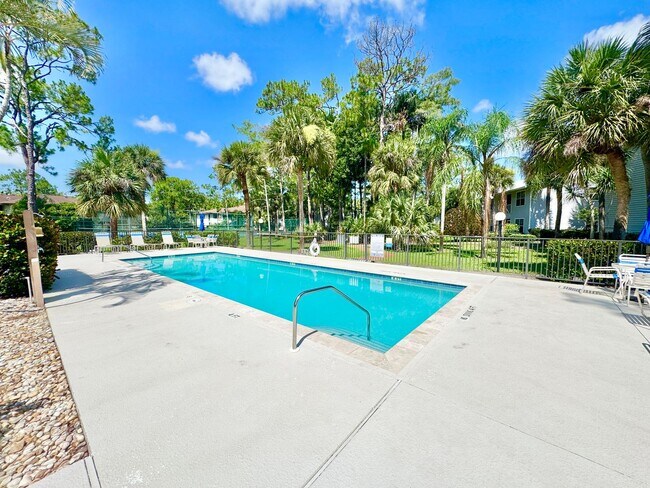 Building Photo - ** KINGS LAKE ** 2 BED / 2 BATH - CONDO - ...