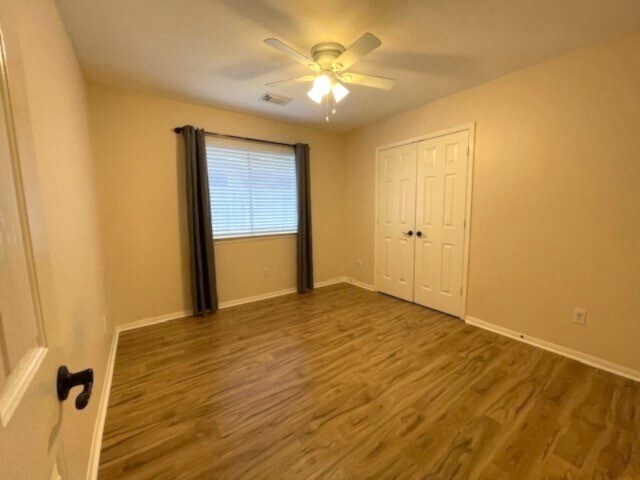 Building Photo - 10523 N Newpark Dr