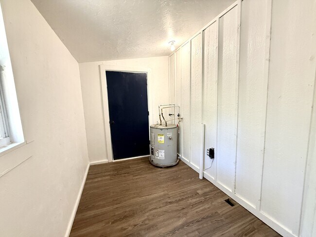 Building Photo - 535 Woodlawn Dr