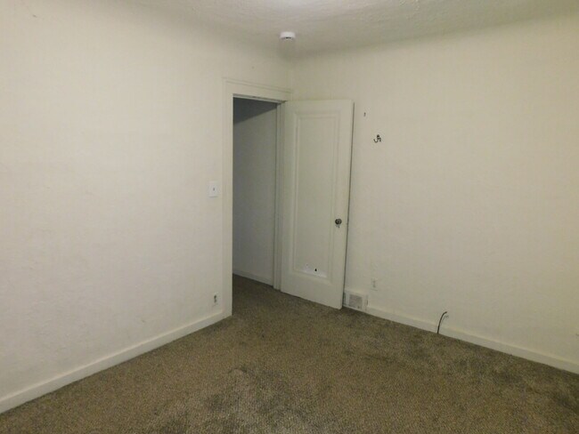 Building Photo - Lower Unit Duplex Walking Distance to Downtown Birmingham
