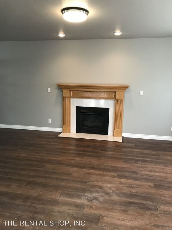 Building Photo - 1798 SE Ironwood Ct