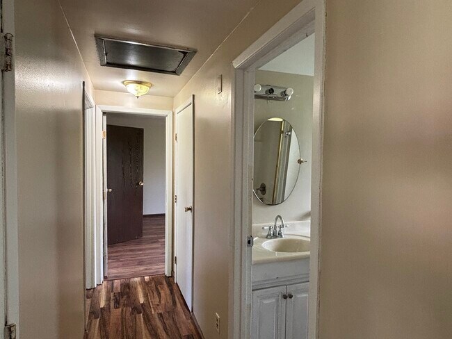 Building Photo - 5 Shawnee Acres Cir