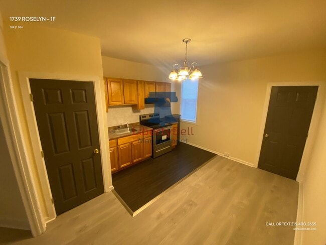 Building Photo - 1739 Roselyn St