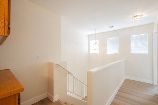 Building Photo - Honey, I’m Home! This Lovely 3 Bedroom, Two-Story Home Is Located In Summerlin.