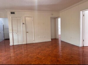 Building Photo - 1230 W 54th St