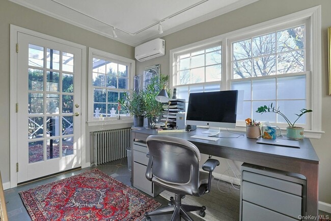 Building Photo - 9 Prall Pl