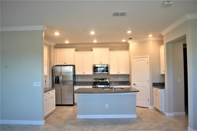 Building Photo - 9077 Shadyside Ln