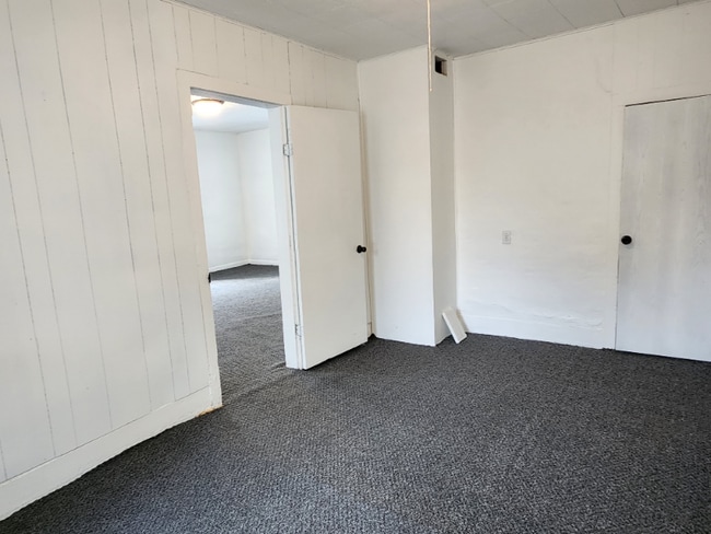 Building Photo - 612 6th St SW