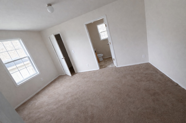 Building Photo - 261 Oak Lawn Dr