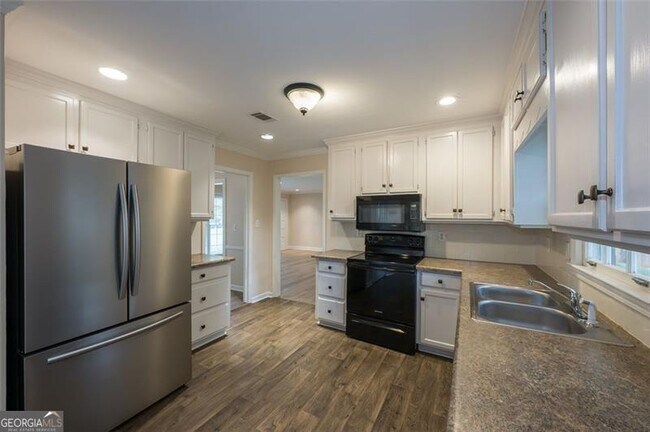 Building Photo - 225 Pebble Trail