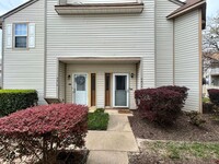 Building Photo - Charming 2-Bedroom Condo in the Heart of V...