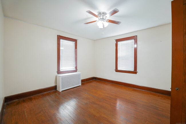 Building Photo - 140 Kent Ave