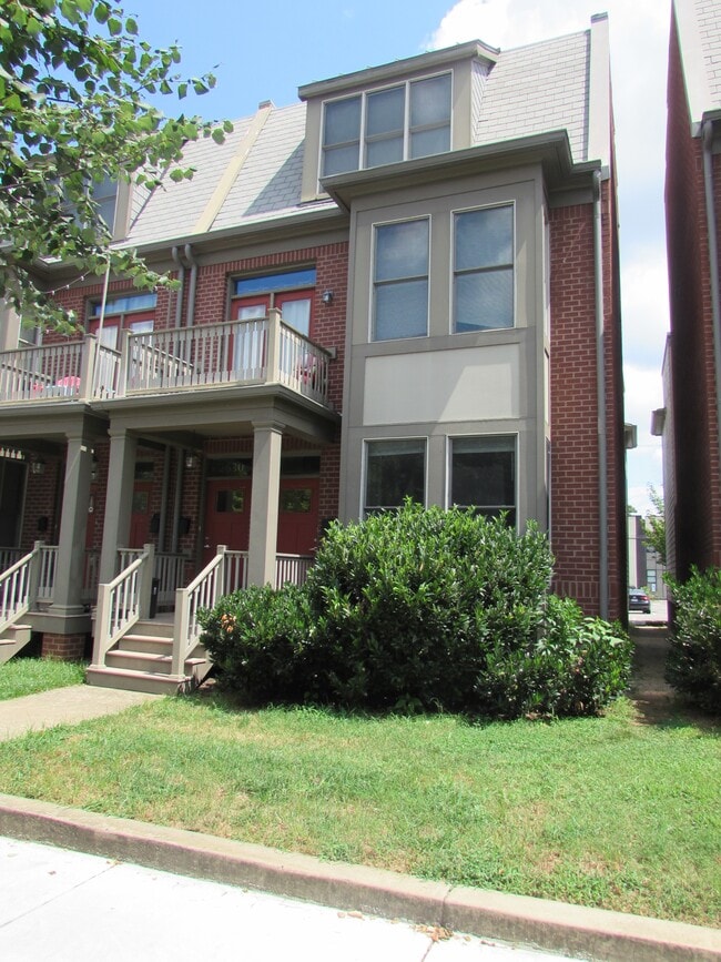 Building Photo - 2628 W Grace St
