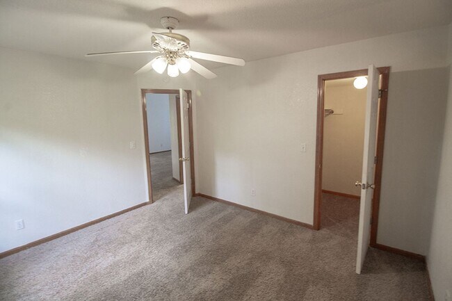 Building Photo - 5340-5342-5342 Godas Cir