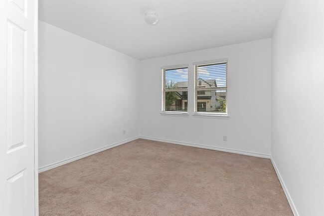Building Photo - 208 Magna Ln