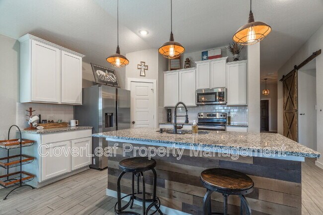 Building Photo - 804 Shrike Ln