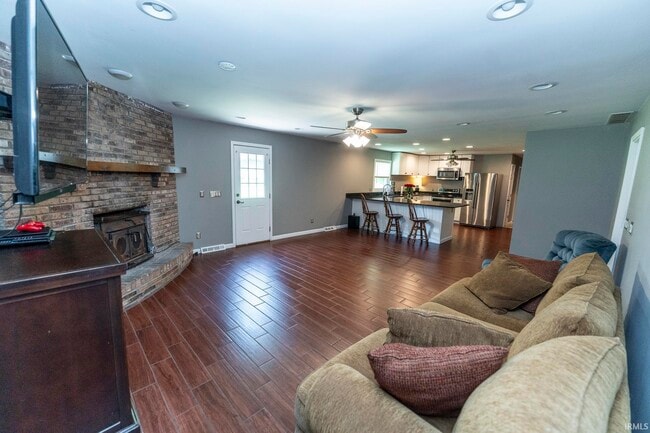 Building Photo - 7122 Woods Dr