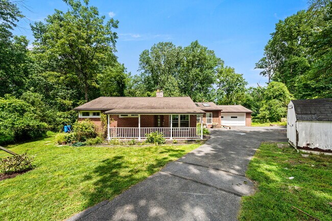 Building Photo - 25 E Pennsbury Way