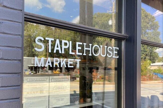 Building Photo - 1261 Caroline St NE