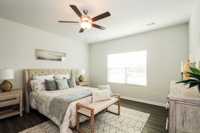 Building Photo - Comfort, Style, and Privacy Await at Mill ...