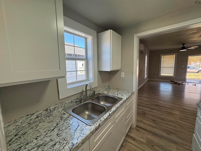 Building Photo - 1904 Grant St