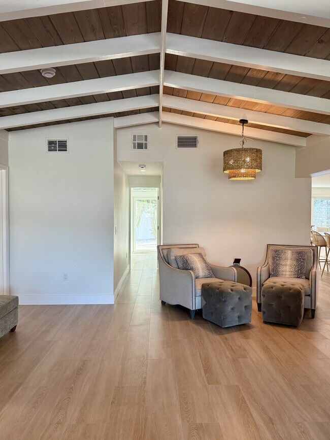 Building Photo - 156 N Boulevard of the Presidents