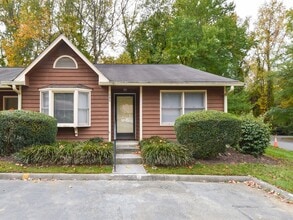 Building Photo - 3 bedrooms, 2 bath one level town-home wit...