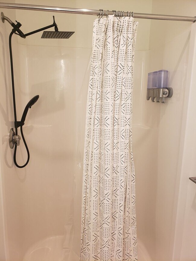 Building Photo - Overlook Neighborhood Condo!