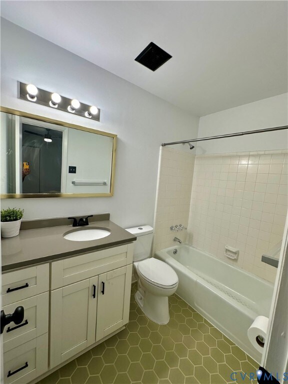 Building Photo - 70 Summer E