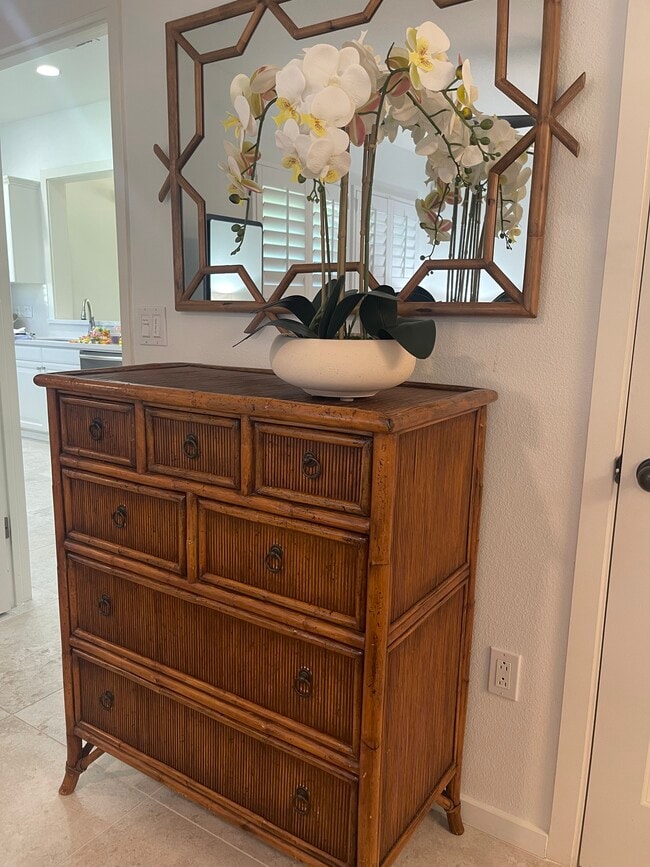 Building Photo - 1102-1102 Olani St