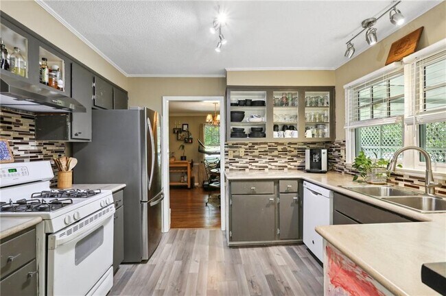 Building Photo - 2873 Briarcliff Rd NE