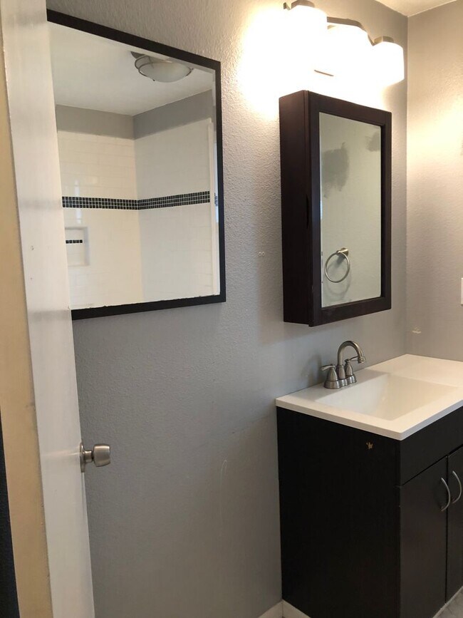 Building Photo - ***PENDING APPLICATION***Great Home on Corner Lot!