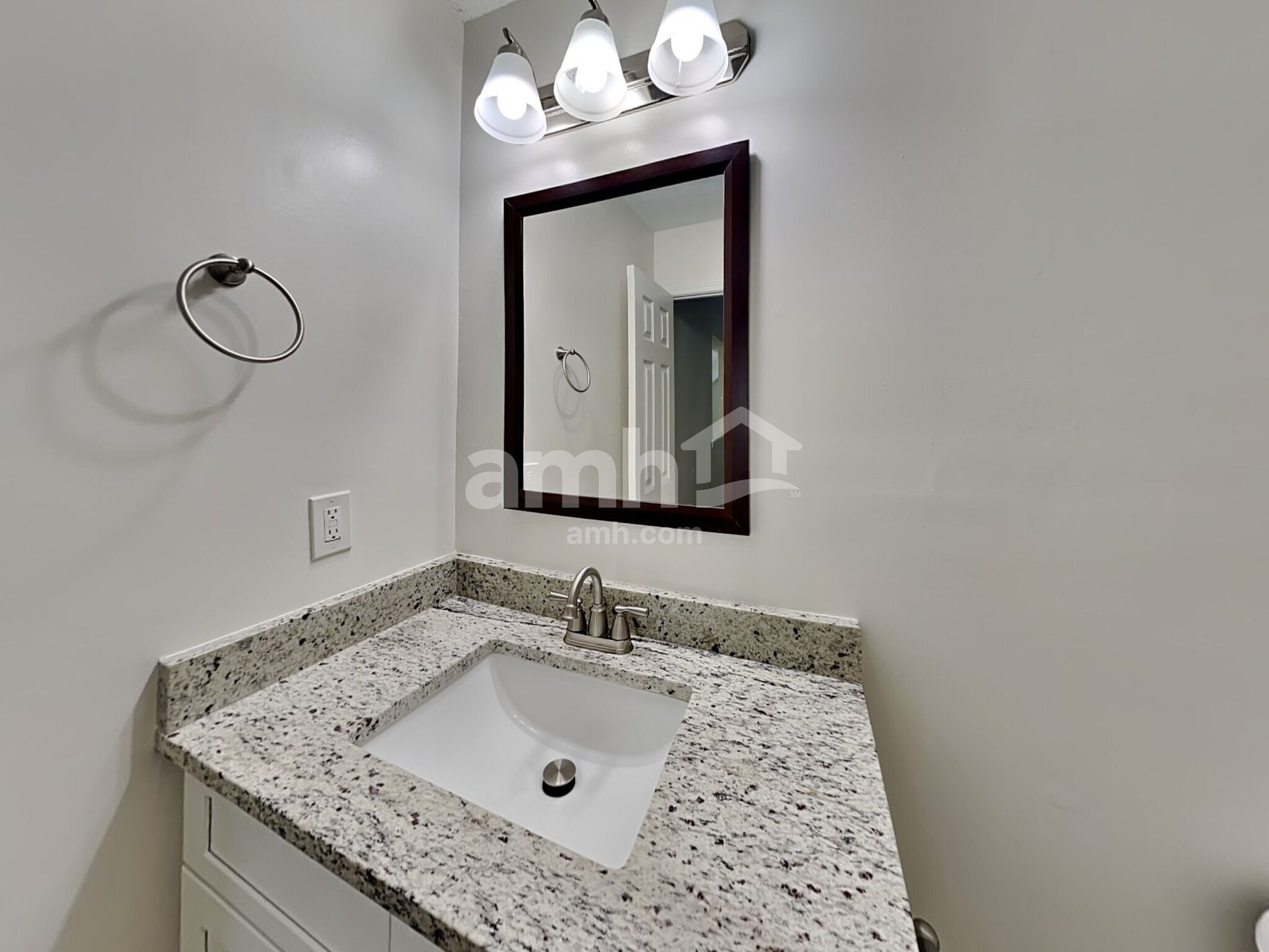 Building Photo - 375 Ermines Way