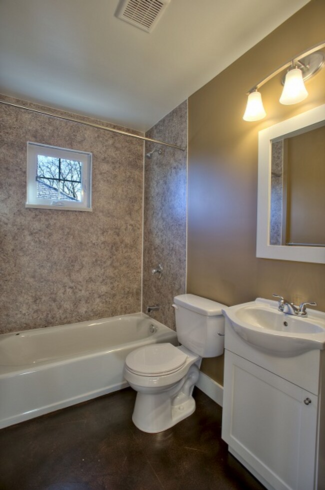 Building Photo - 2406