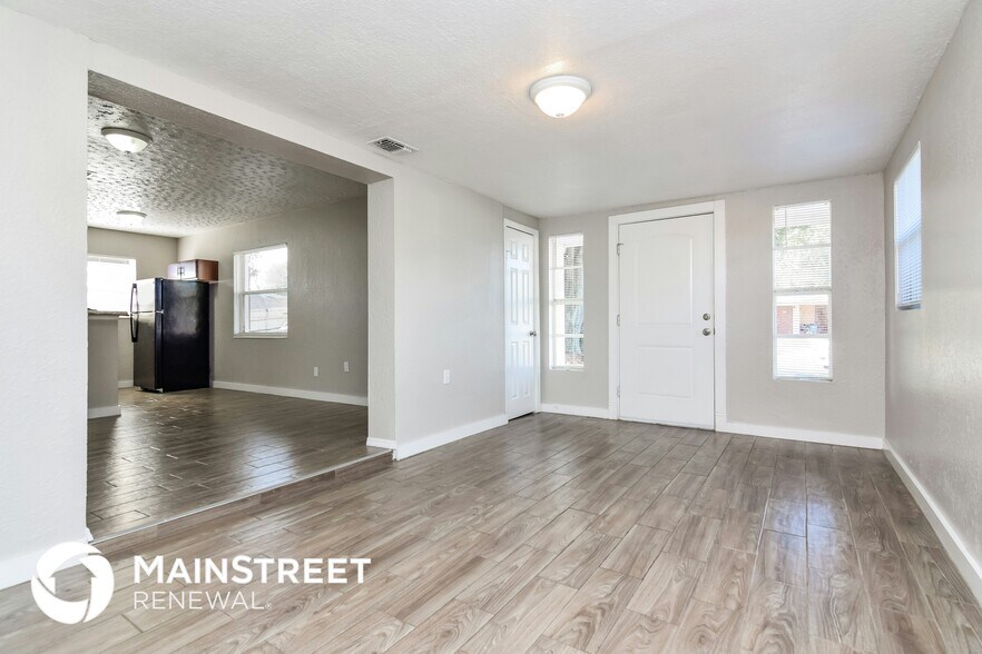 Primary Photo - 5204 S 80th St