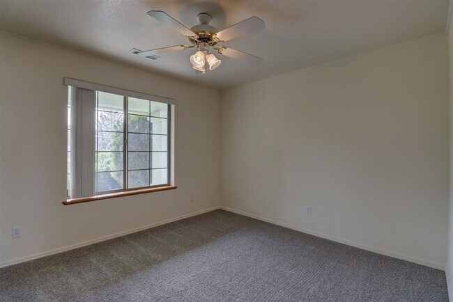 Building Photo - 9440 E Towago Dr