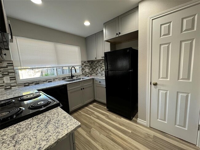 Building Photo - 12804 Copper Cliff Ave