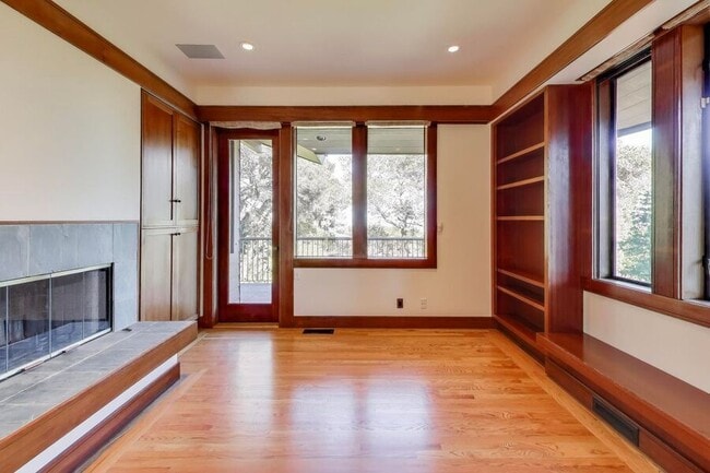 Building Photo - 28 Meadow Rd