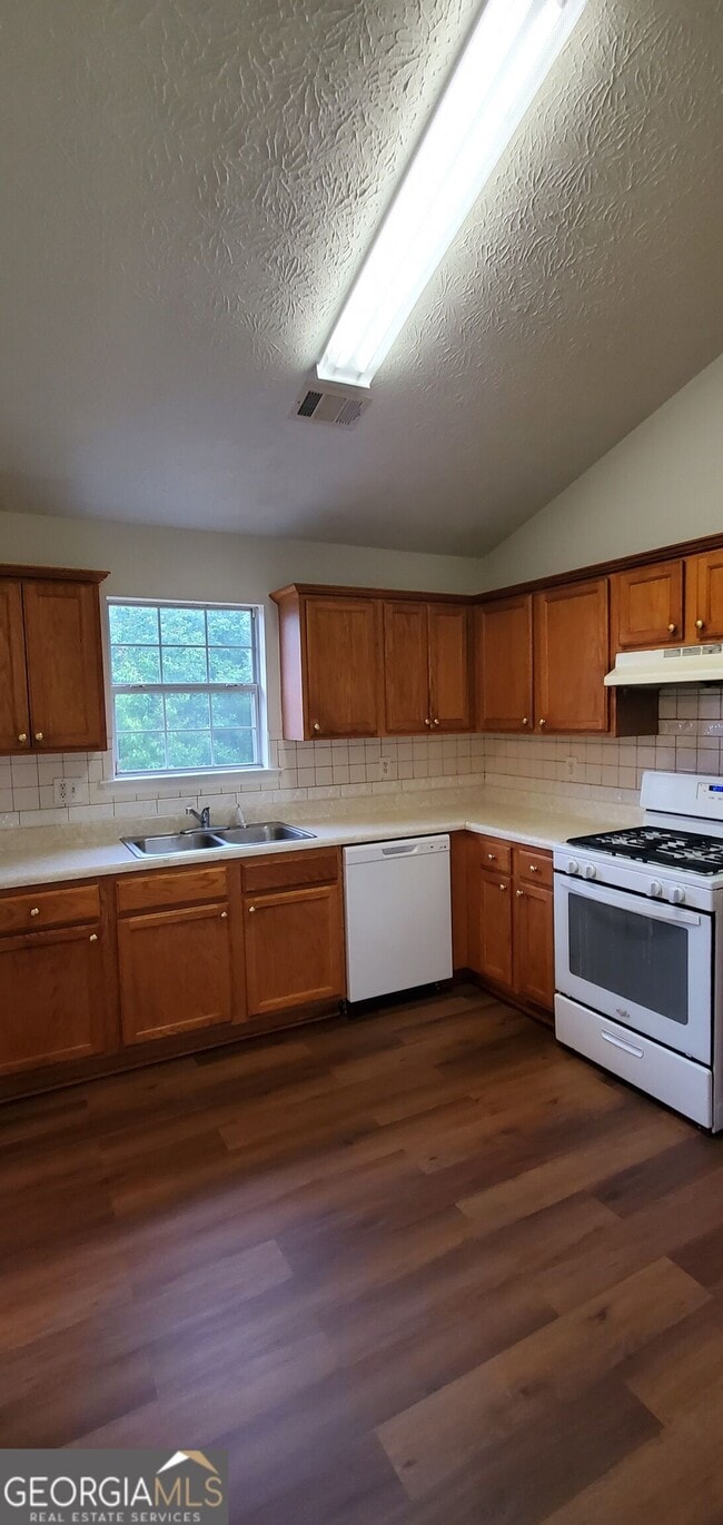 Building Photo - 10600 Redbud Ln