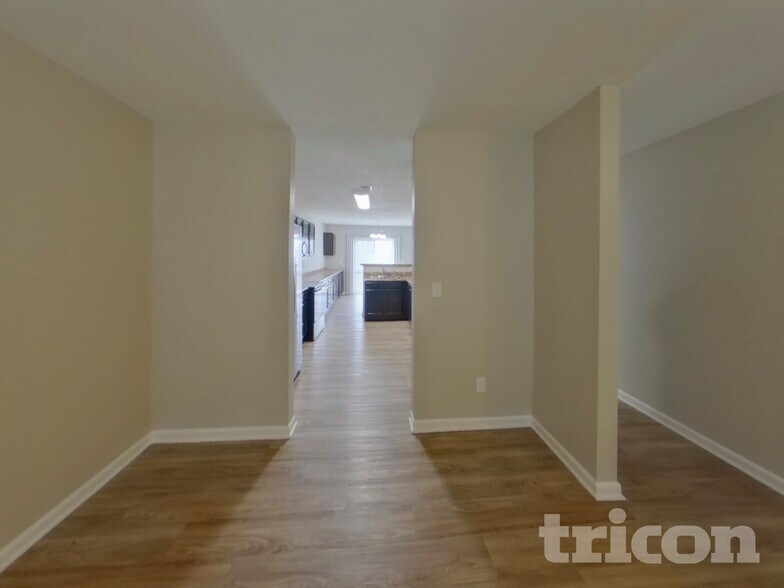 Building Photo - 905 Farnsworth Dr