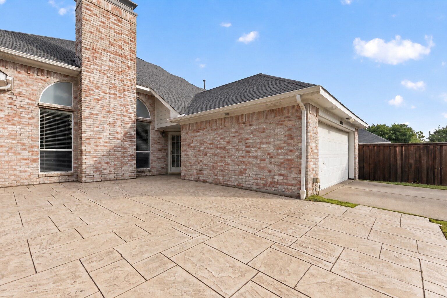 Building Photo - 1624 Ariel Dr