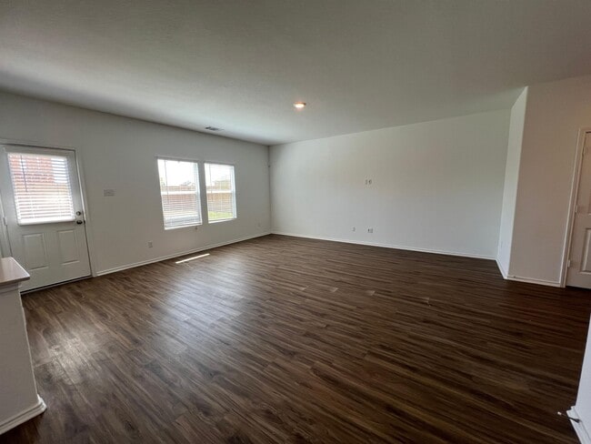 Building Photo - 300 Geode Glen