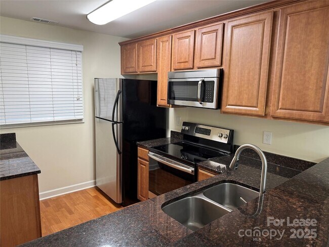 Building Photo - 1348 Green Oaks Ln