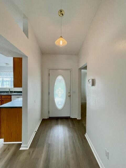 Building Photo - 1221 Northview Dr