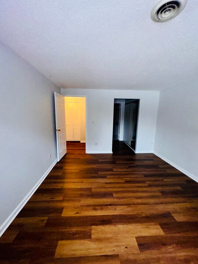 Master Bed - 255 North Rd