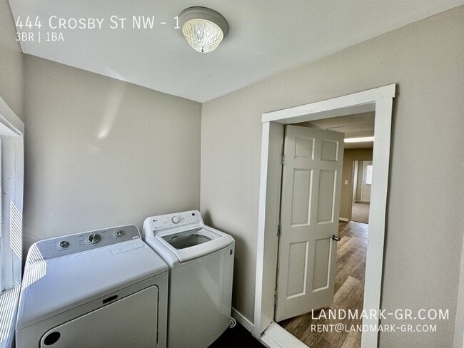 Building Photo - 444 Crosby St NW