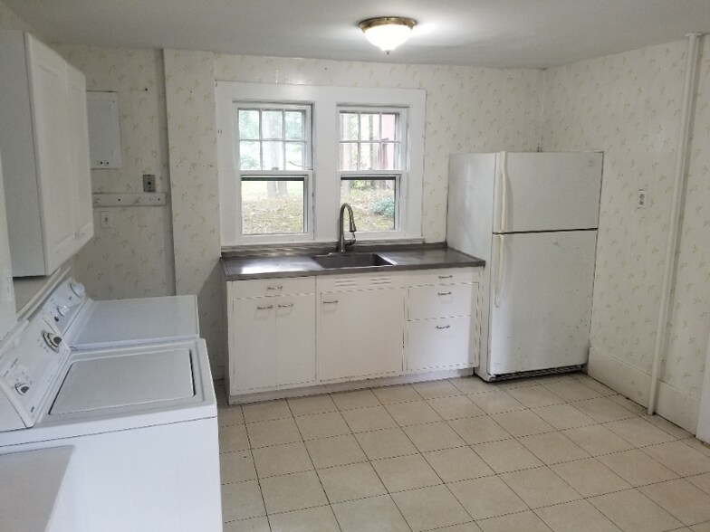 Building Photo - 126 Plainview Rd