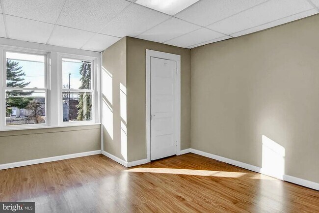 Building Photo - 3 Bedroom in South Harrisburg